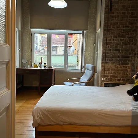 Apartment Byzantine Architecture With Modern Decor *
