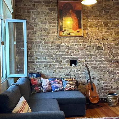 Apartment Byzantine Architecture With Modern Decor *